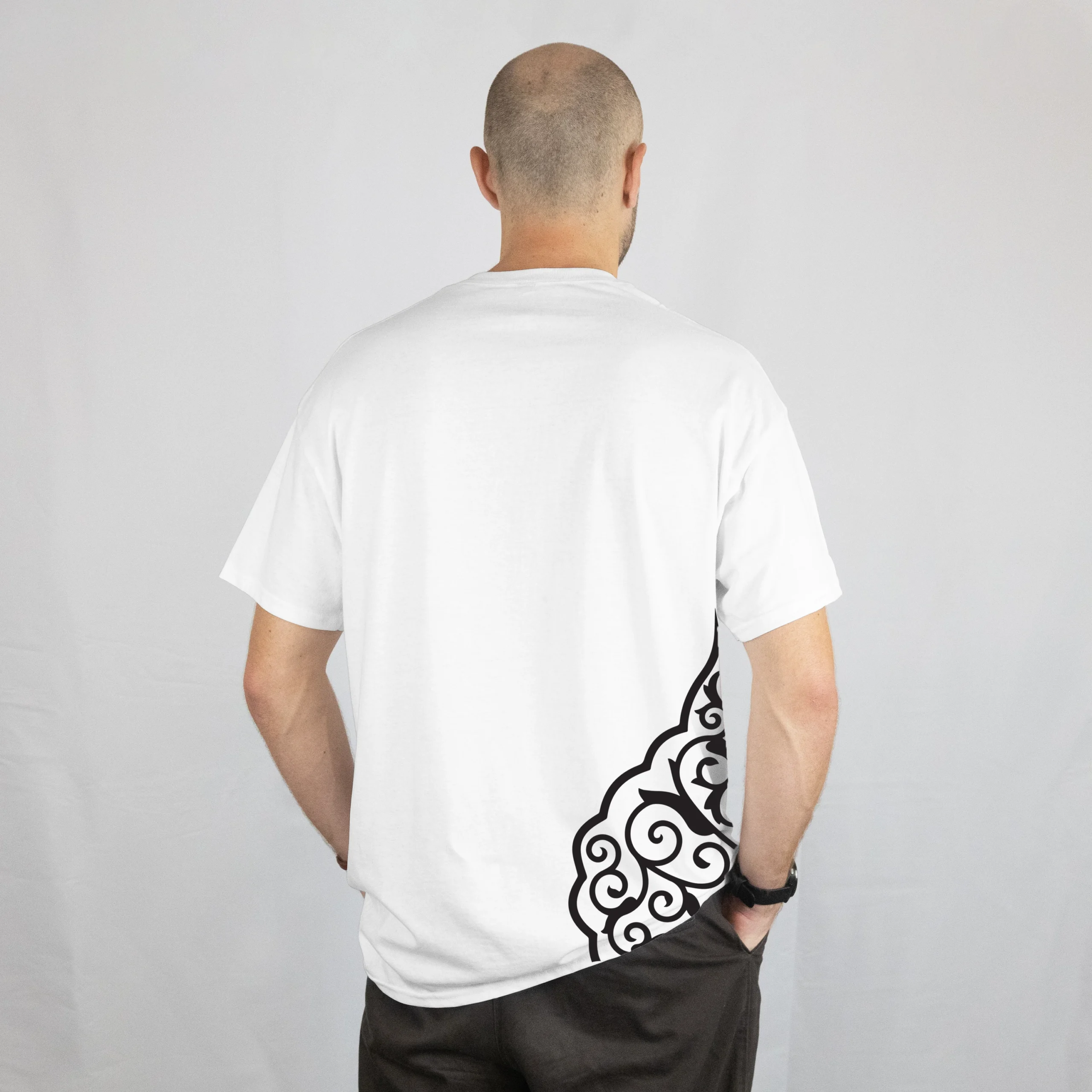 تيشرت زخرفة ابيض