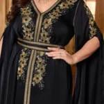 قفطان أنيق باللون الأسود مطرّز بالذهبي