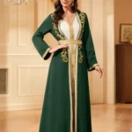 4- قفطان فاخر بلون أخضر زمردي وتطريز ذهبي